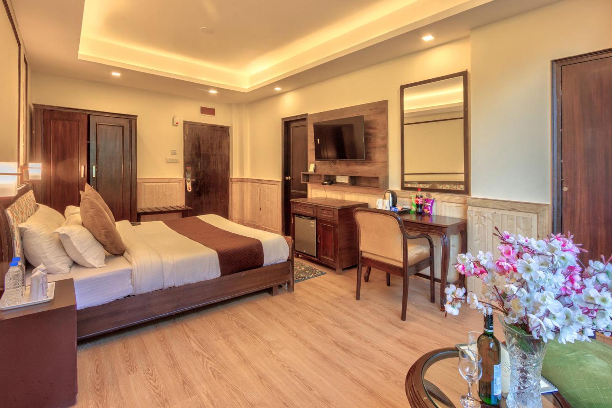 The Katoch Grand Resort Manāli Exteriér fotografie
