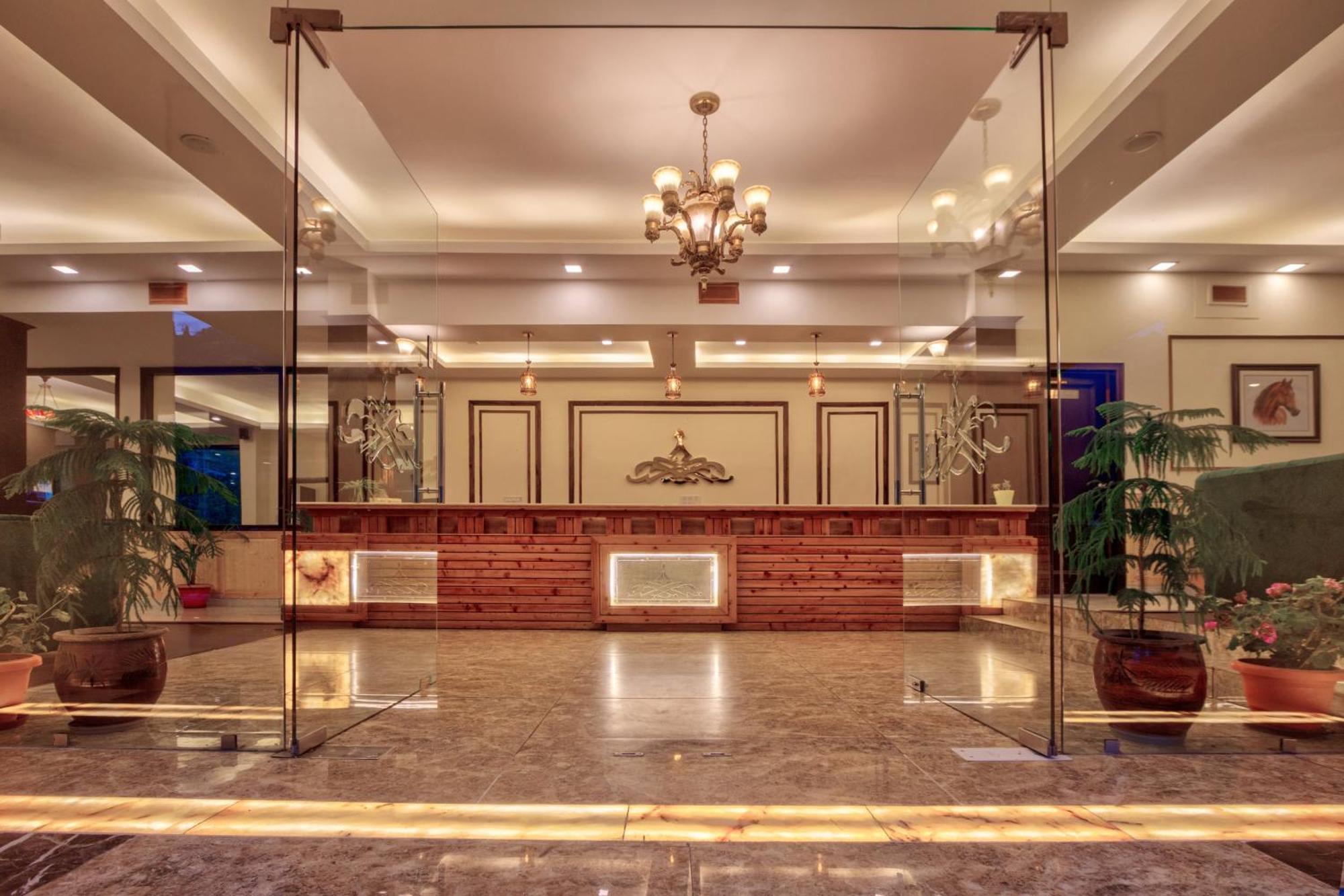 The Katoch Grand Resort Manāli Exteriér fotografie